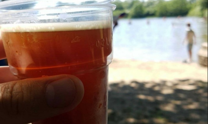 Dukes Amber aan het meer